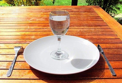 digiuno e bere solo acqua