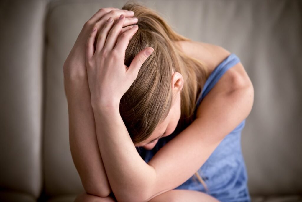 ragazza-traumatizzata con disturbi psico-somatici